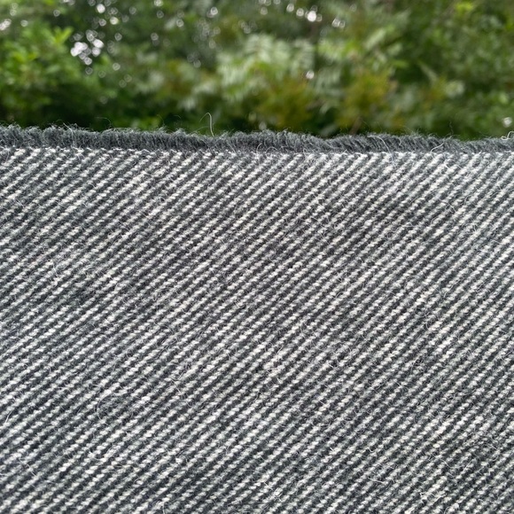 Origaudio Elliston Wool blend blanket with clip on carrier - Picture 6 of 16